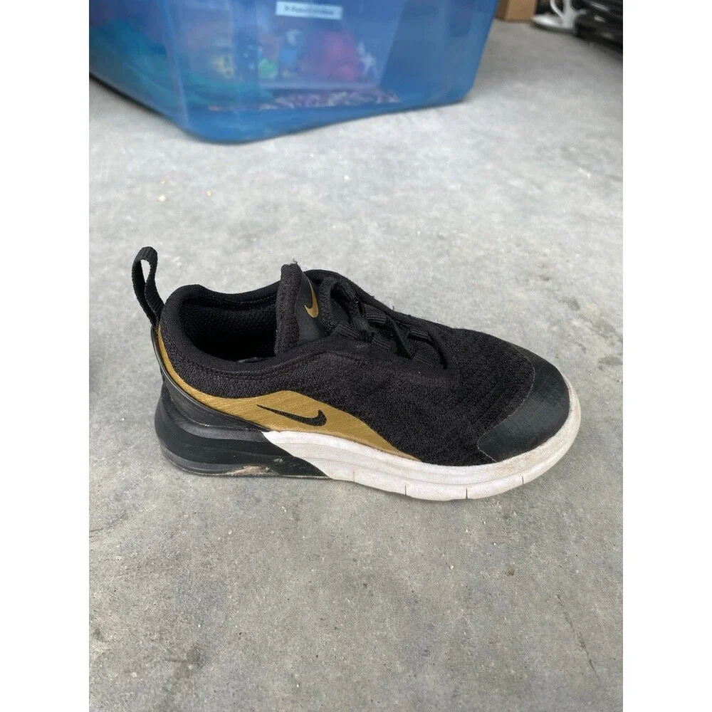 Nike Air Max Motion 2 Black Metallic Gold Kids Shoes 7C